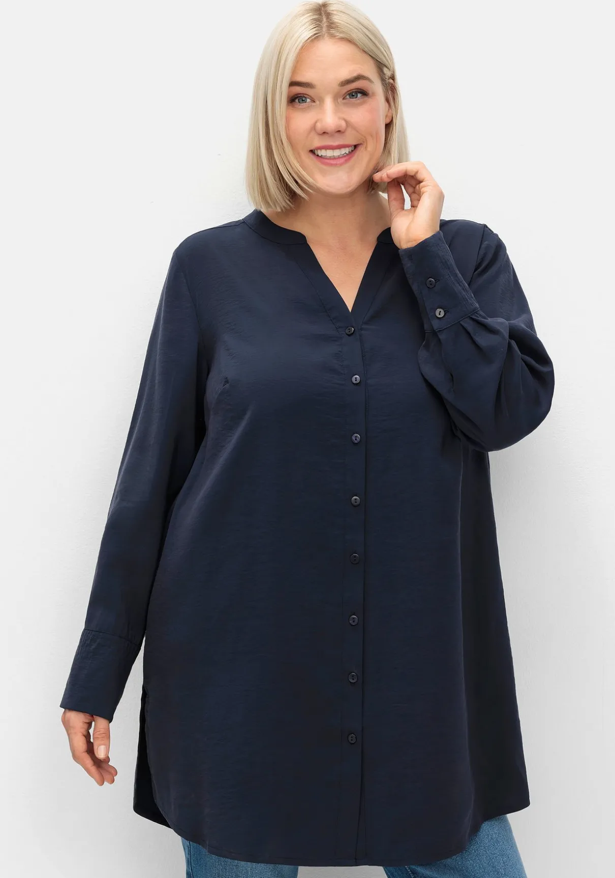 Longbluse mit Passe und Raffungen hinten