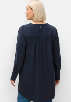 Longbluse mit Passe und Raffungen hinten