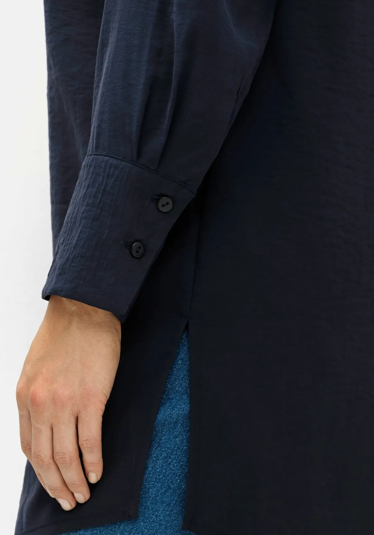 Longbluse mit Passe und Raffungen hinten