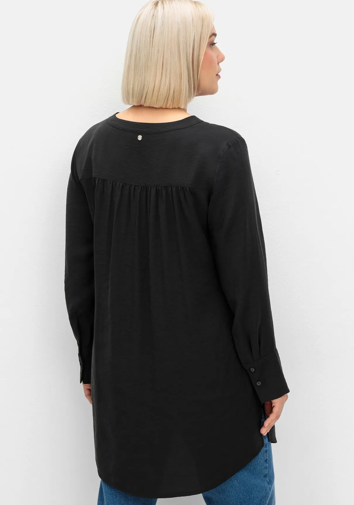 Longbluse mit Passe und Raffungen hinten