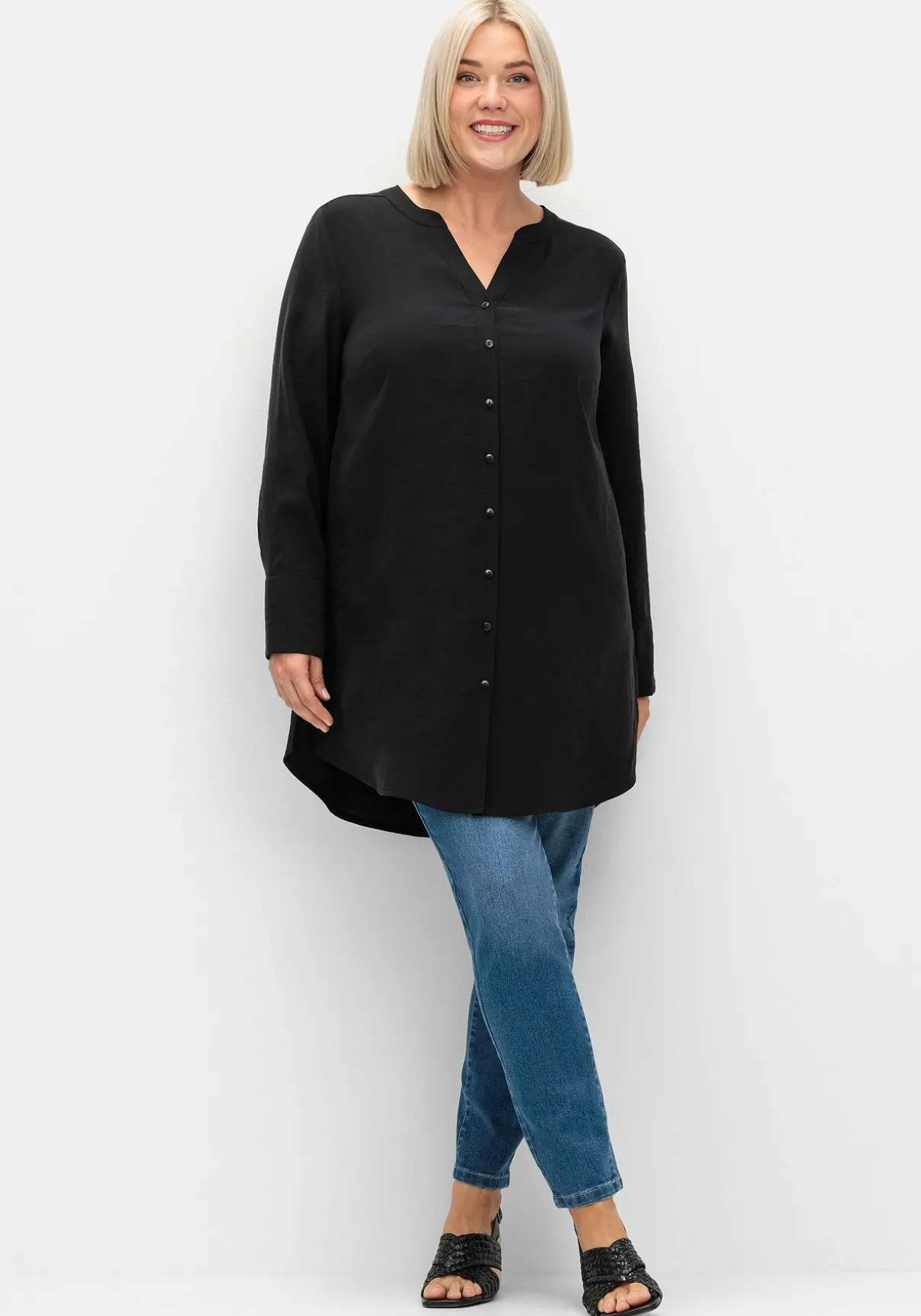 Longbluse mit Passe und Raffungen hinten