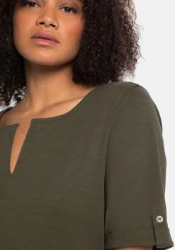 Longshirt mit geschlitztem Ausschnitt