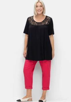 Longshirt mit Spitzenpasse, in A-Linie