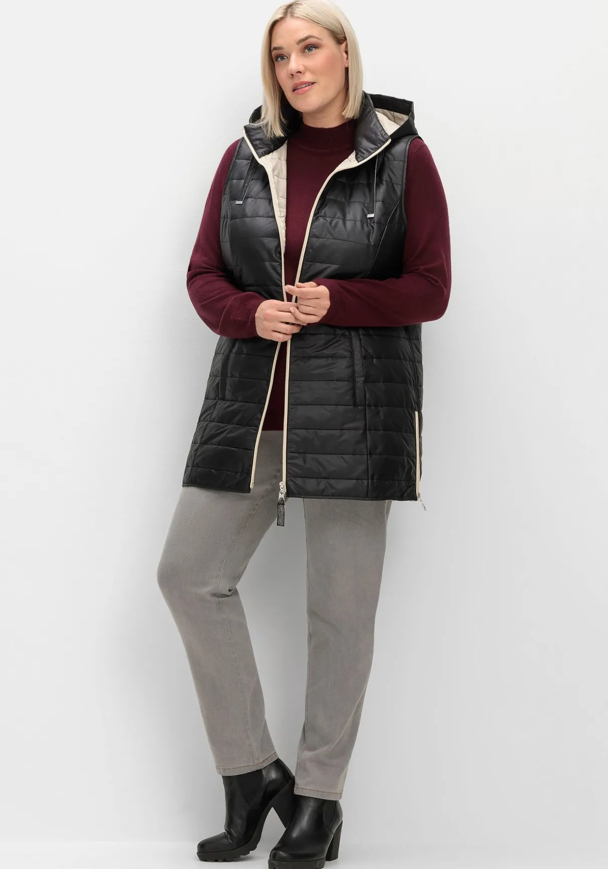 Longweste mit Kapuze und Kontrastdetails