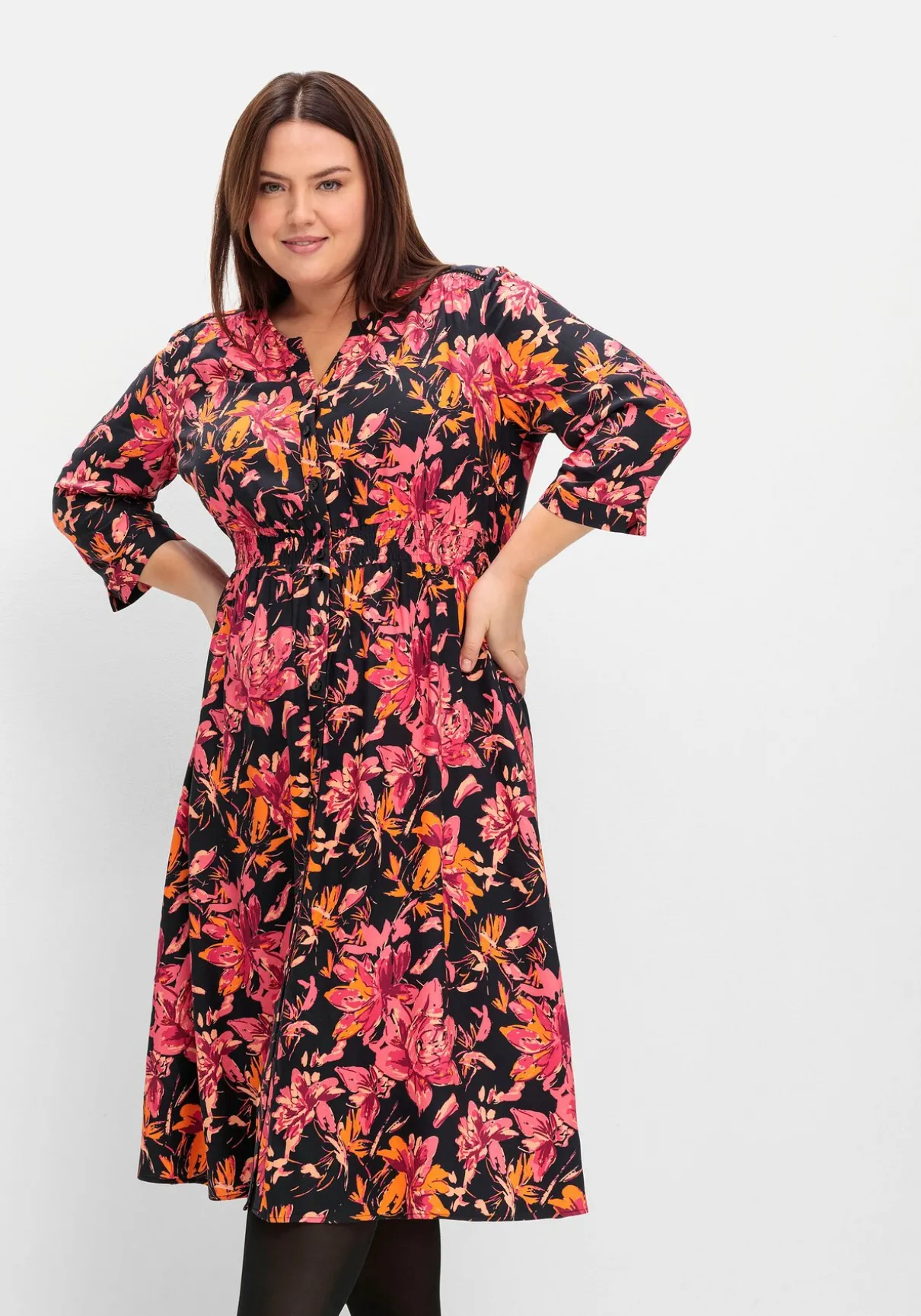 Midikleid aus Crêpe, mit Blumendruck