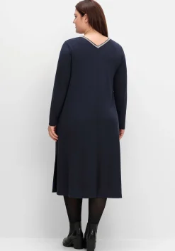 Midikleid in A-Linie, mit Perlendeko am Ausschnitt