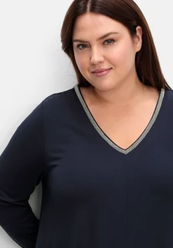 Midikleid in A-Linie, mit Perlendeko am Ausschnitt