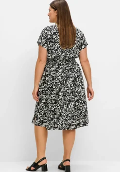 Midikleid mit Smokbund und weitem Rock