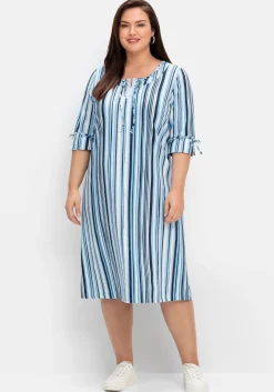 Midikleid mit Streifen, in leichter A-Linie