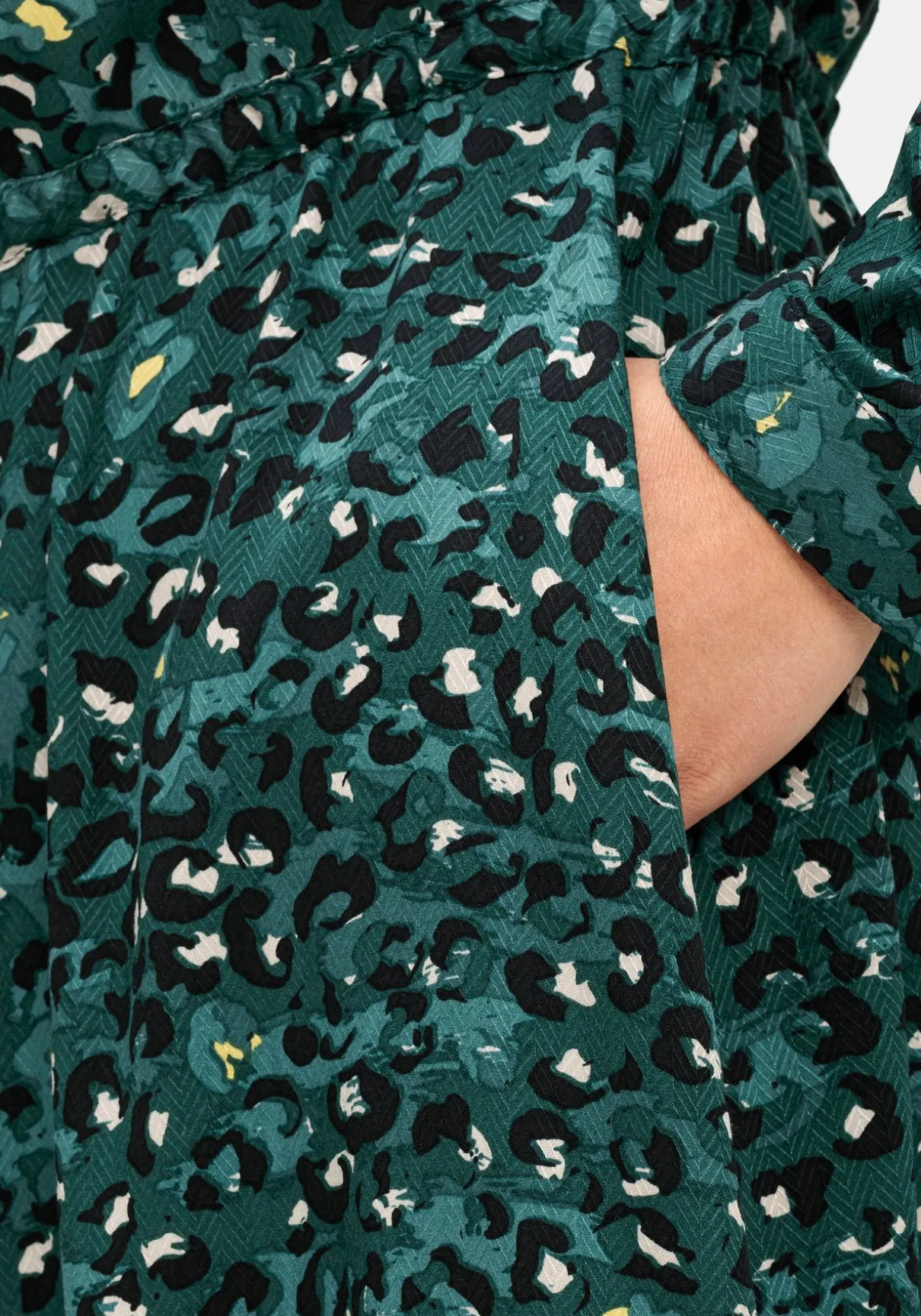 Midikleid mit Tunnelzug in der Taille