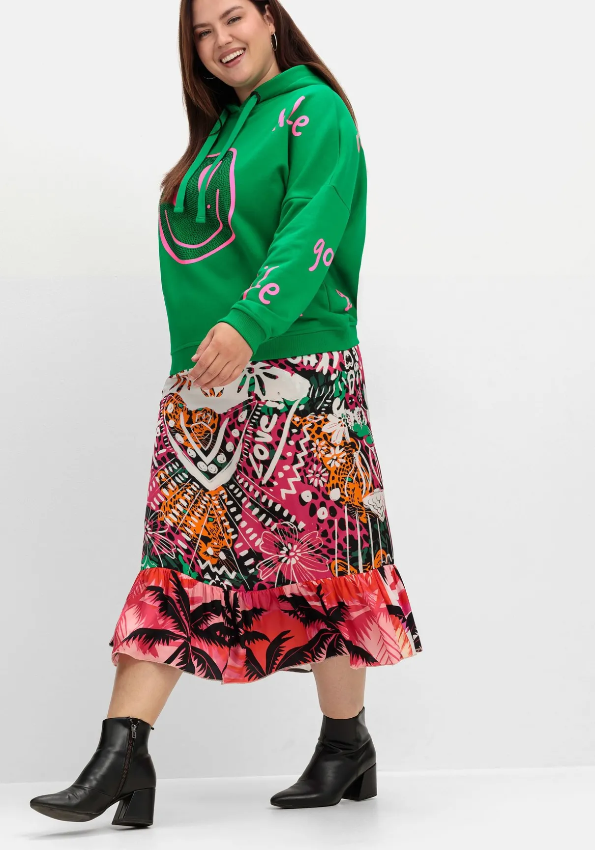 Midirock aus Viskose-Satin, mit Volant am Saum