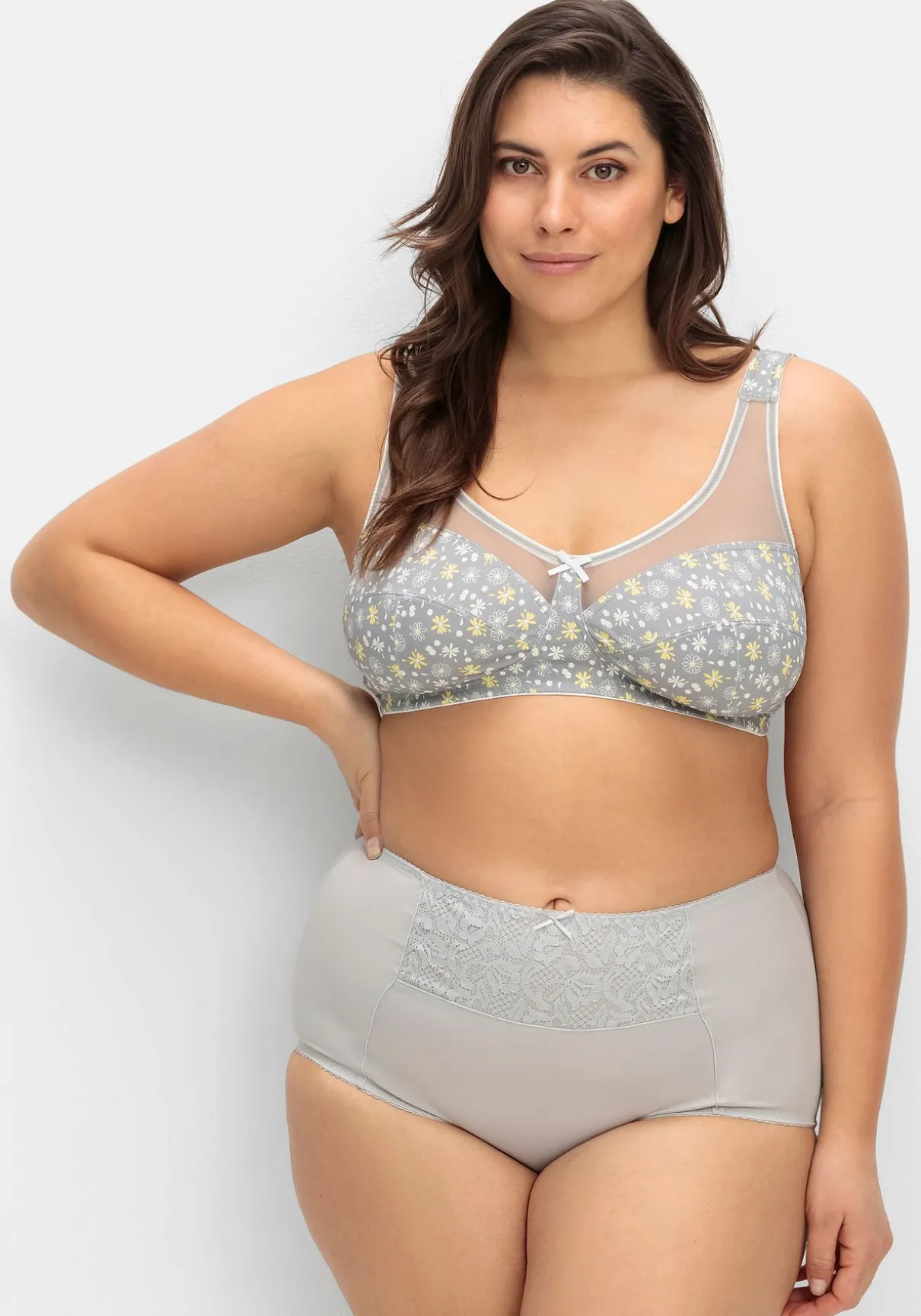 Miederslip mit Spitzeneinsatz vorn