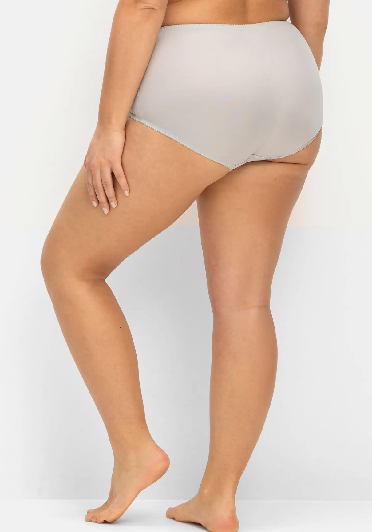 Miederslip mit Spitzeneinsatz vorn