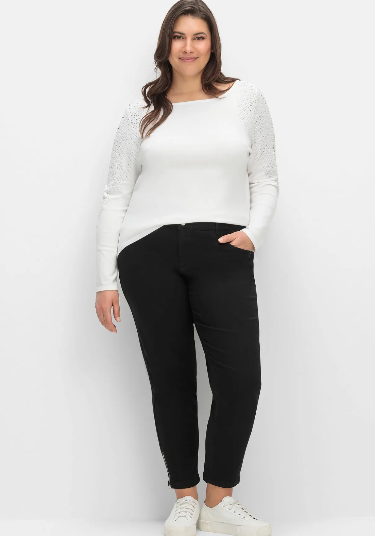 Pullover mit U-Boot-Ausschnitt und Glitzersteinen