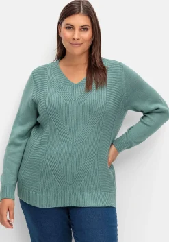 Pullover mit Zopfstrickmuster im Vorderteil