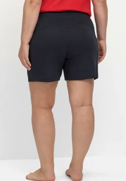 Relaxshorts mit Kontrastdetails, aus weichem Interlock