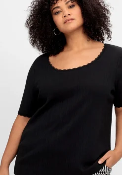 Rippshirt im Ajourmuster, mit Spitzendetails