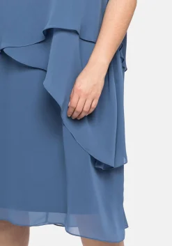 Ärmelloses Cocktailkleid im Lagenlook