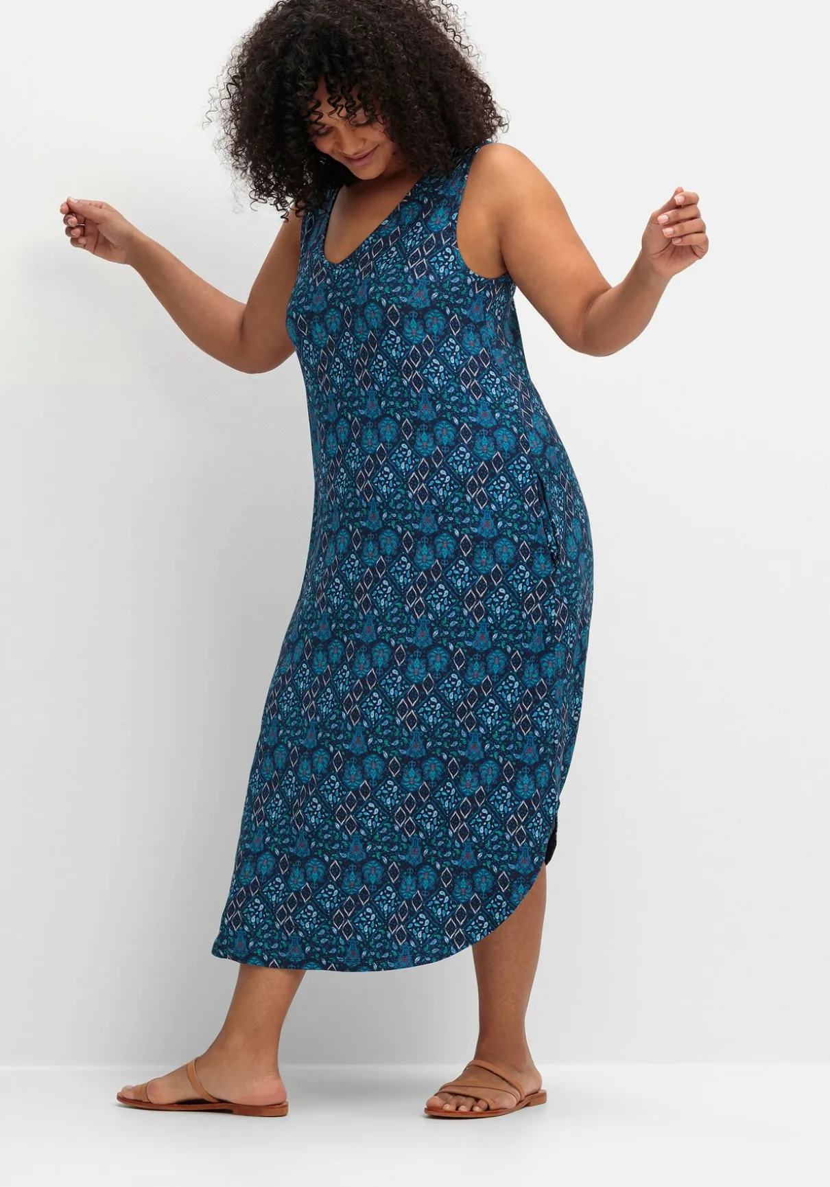 Ärmelloses Midi-Jerseykleid mit Ornamentprint