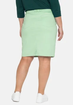 Rock in kniefreier Länge, aus Baumwoll-Twill