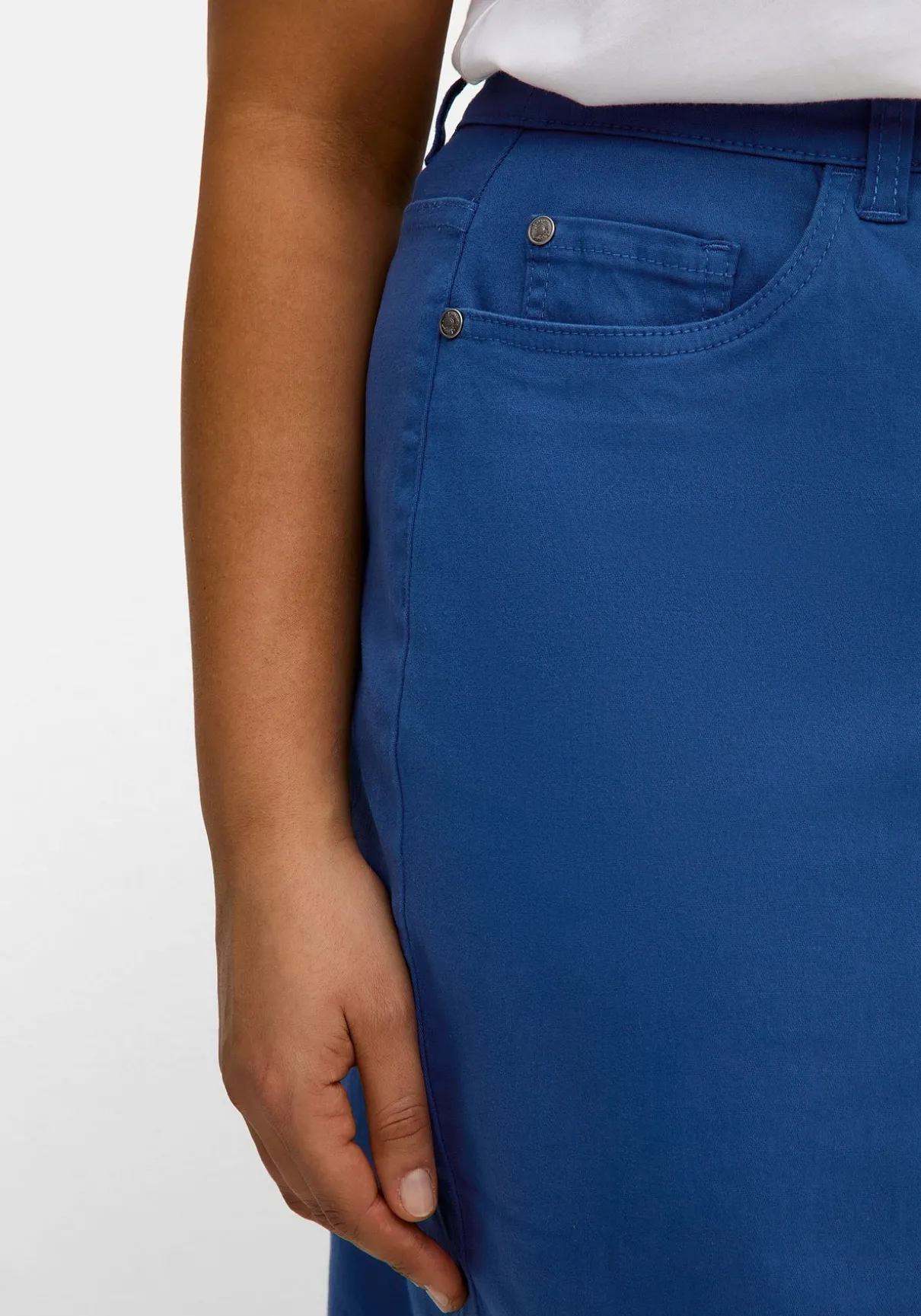 Rock in kniefreier Länge, aus Baumwoll-Twill