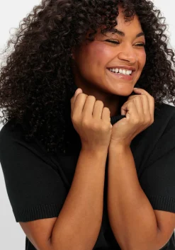 Rollkragenpullover mit kurzen Armen, in figurnaher Form