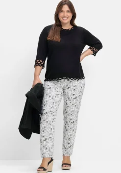 Schmale Bengalinhose mit Alloverdruck