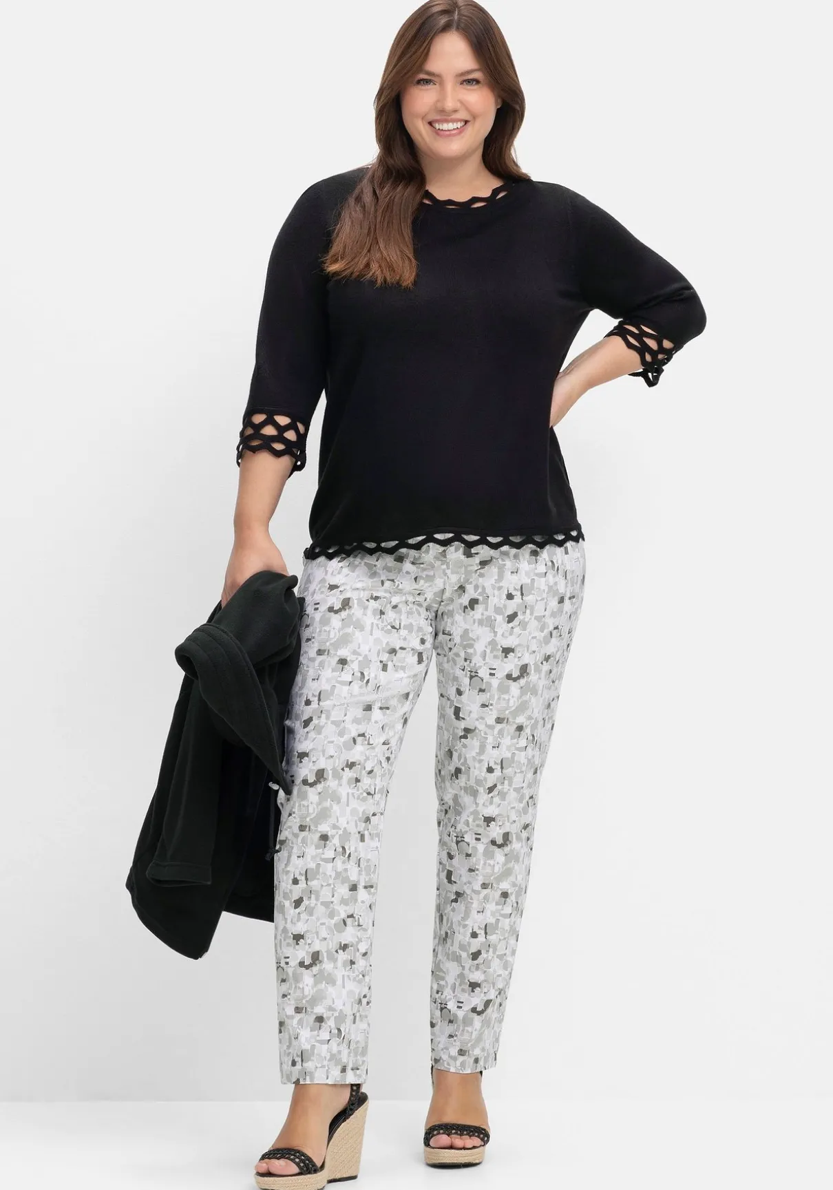 Schmale Bengalinhose mit Alloverdruck