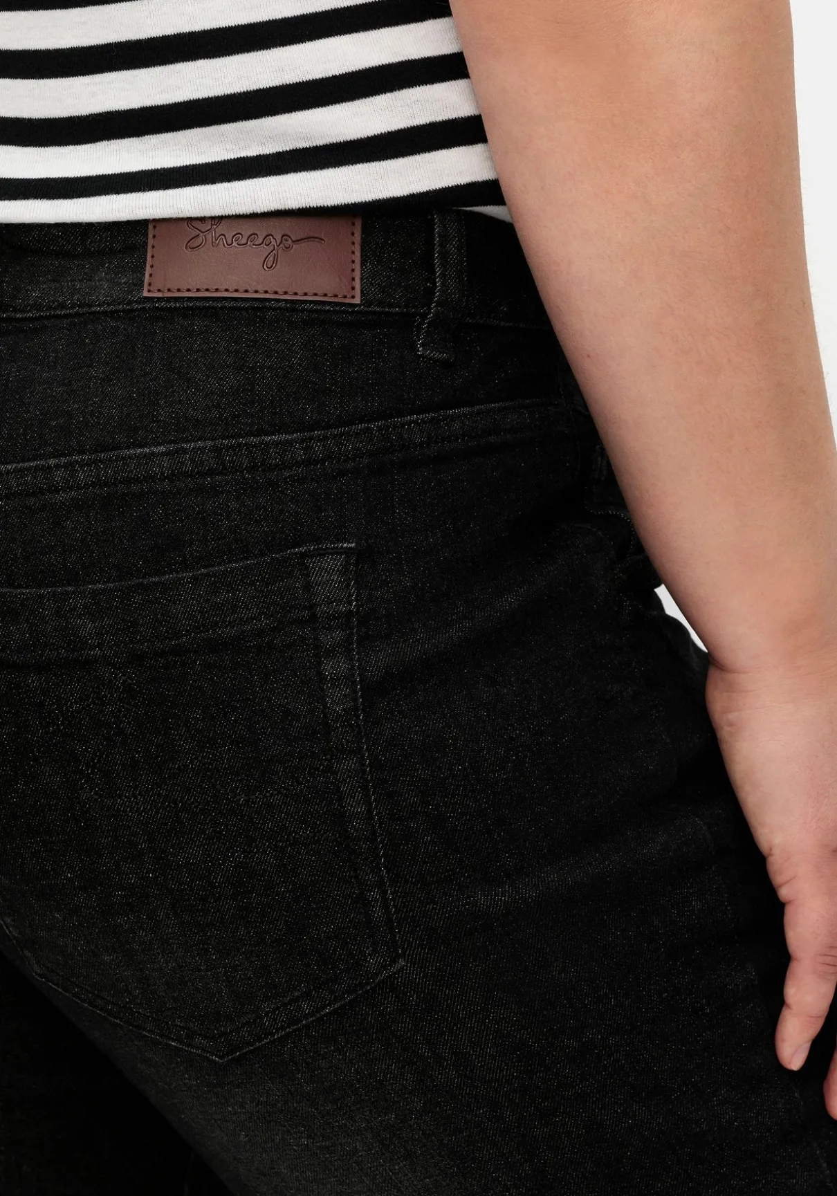 Schmale Caprijeans mit Used-Effekten