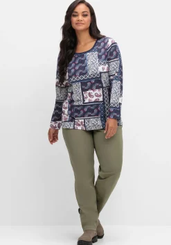 Schmale Chinohose mit Gürtel