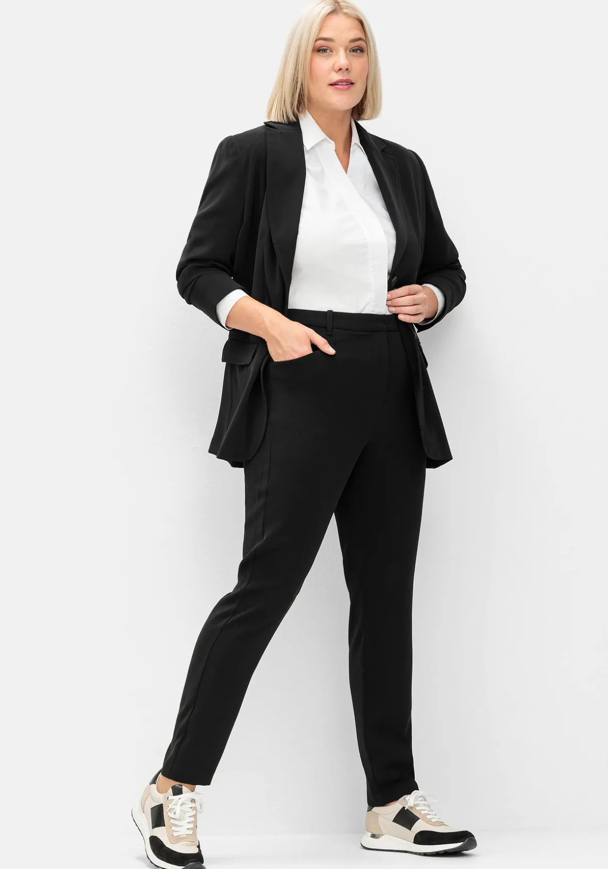 Schmale gepflegte Hose mit Teilgummibund