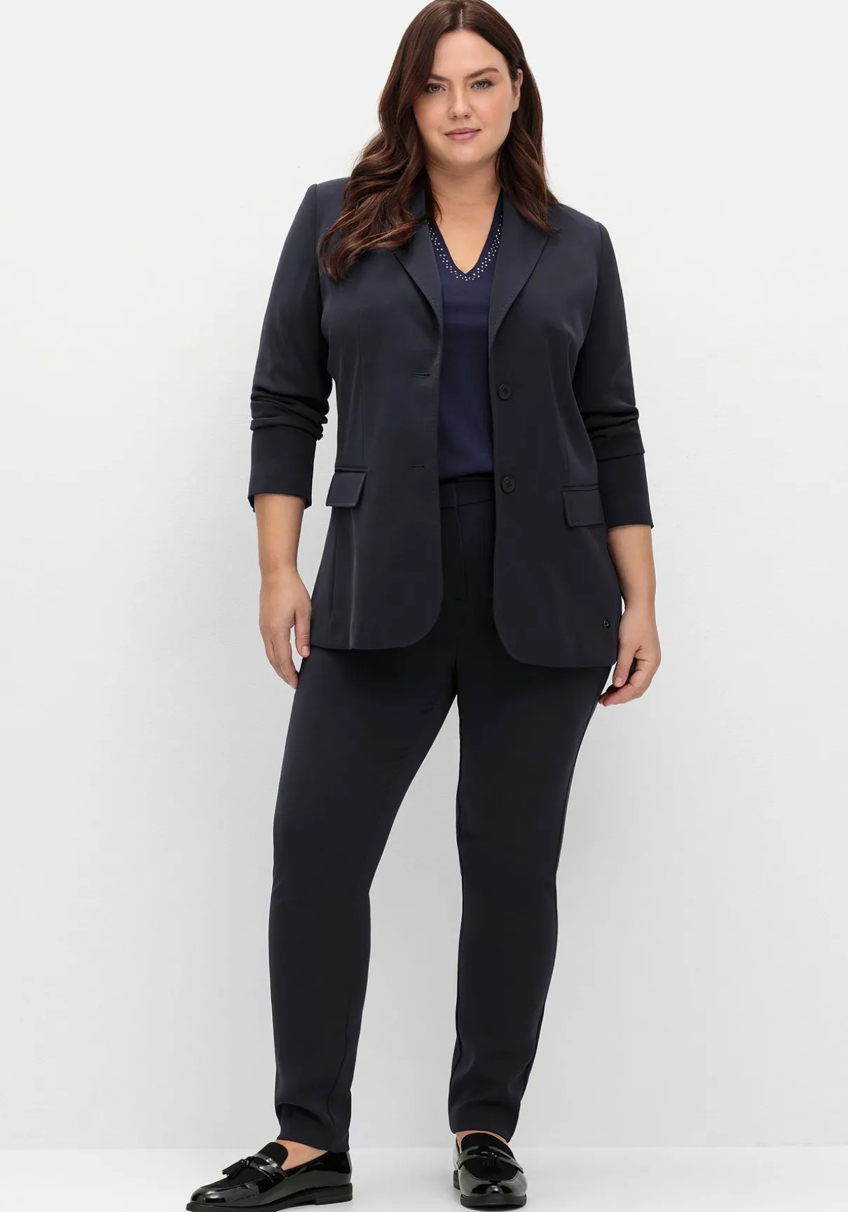 Schmale gepflegte Hose mit Teilgummibund