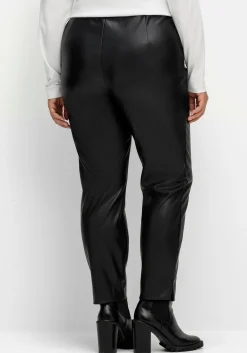 Schmale Hose in Lederoptik, knöchelfreie Länge