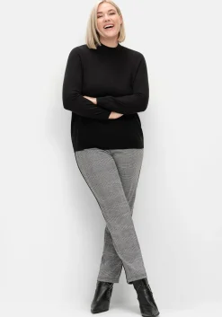 Schmale Hose mit grafischem Muster und Stretchbund