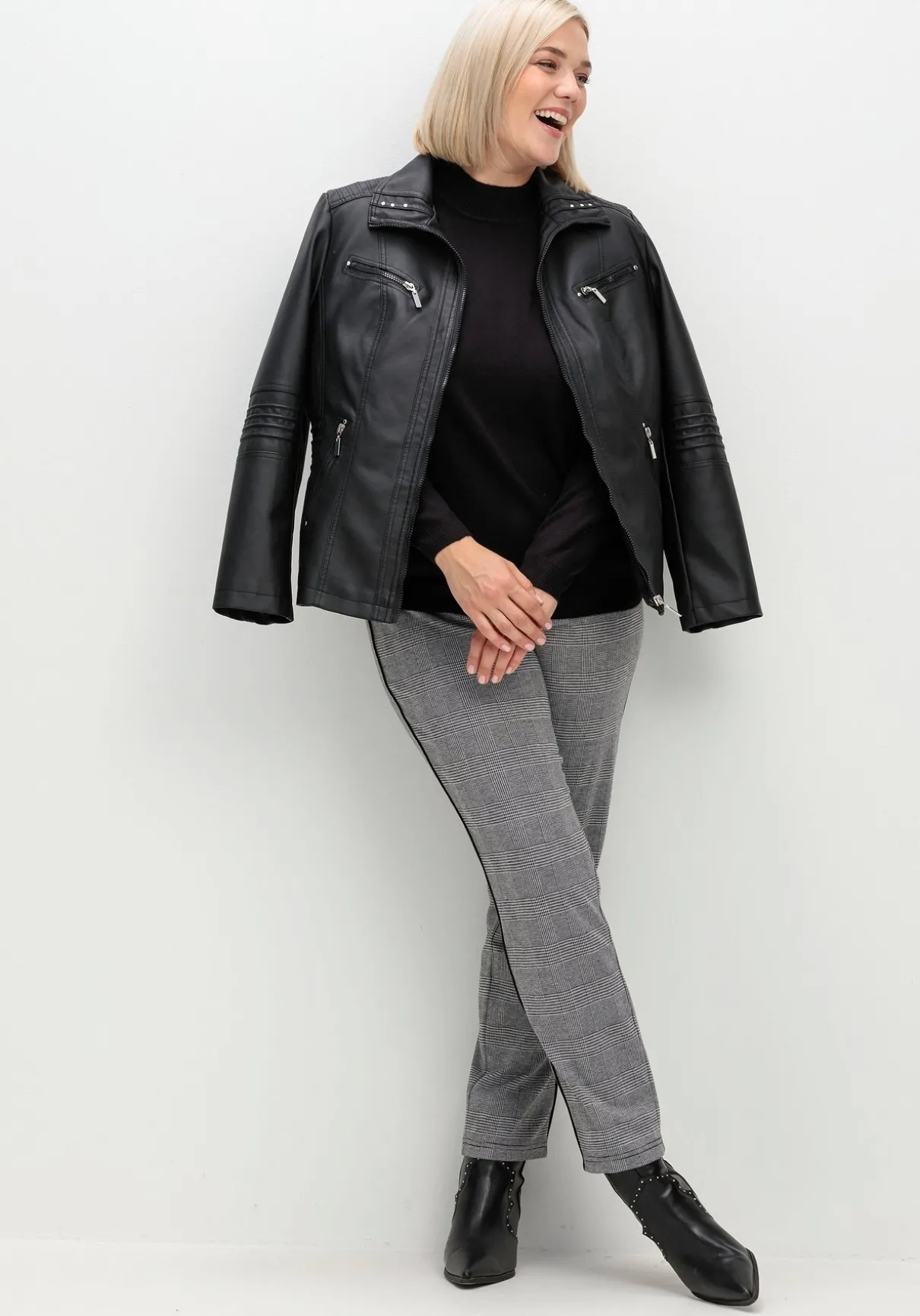 Schmale Hose mit grafischem Muster und Stretchbund