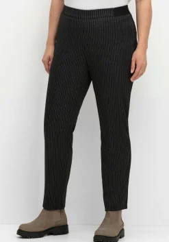 Schmale Hose mit grafischem Muster und Stretchbund