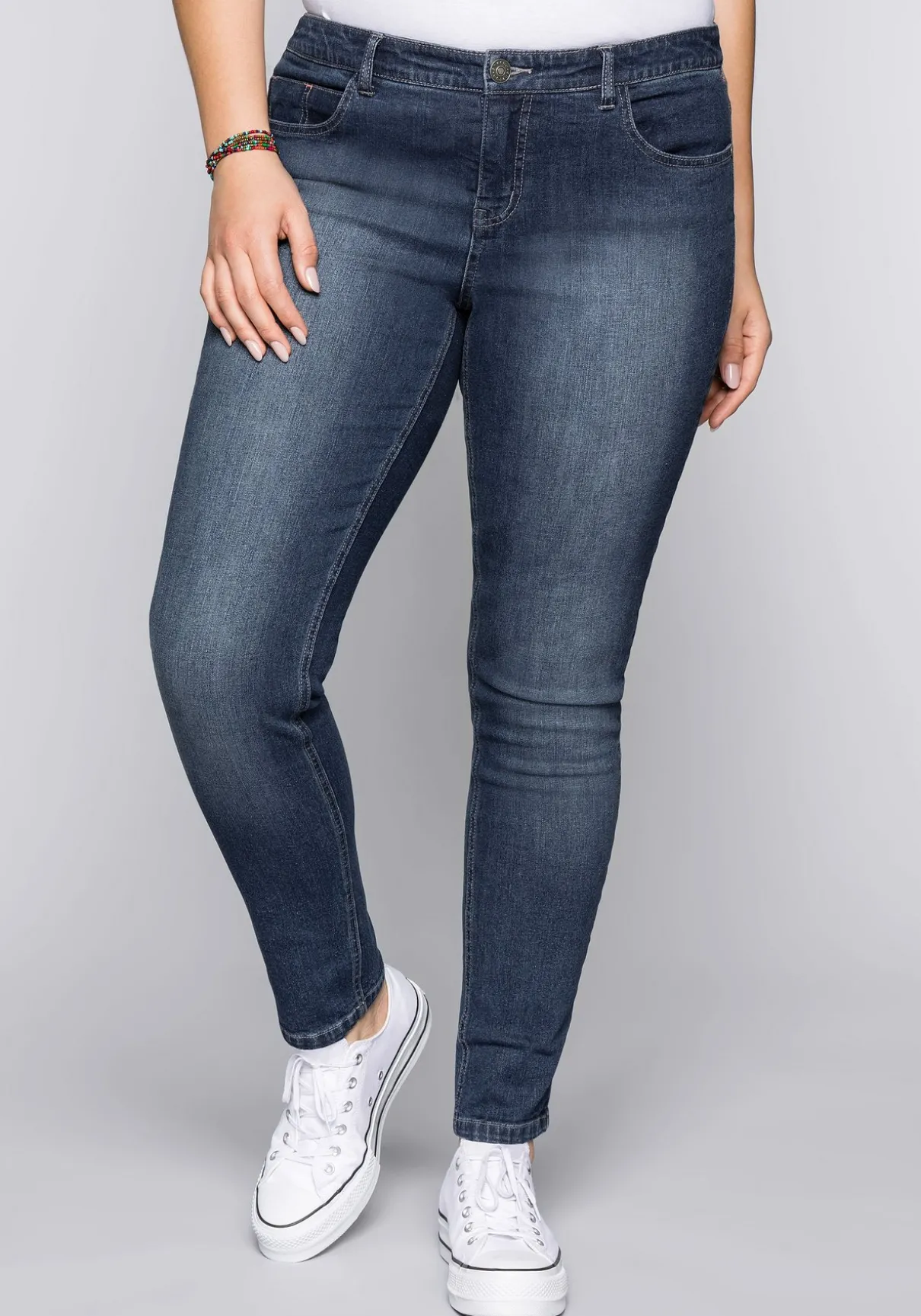 Schmale Jeans im Curvy-Schnitt SUSANNE