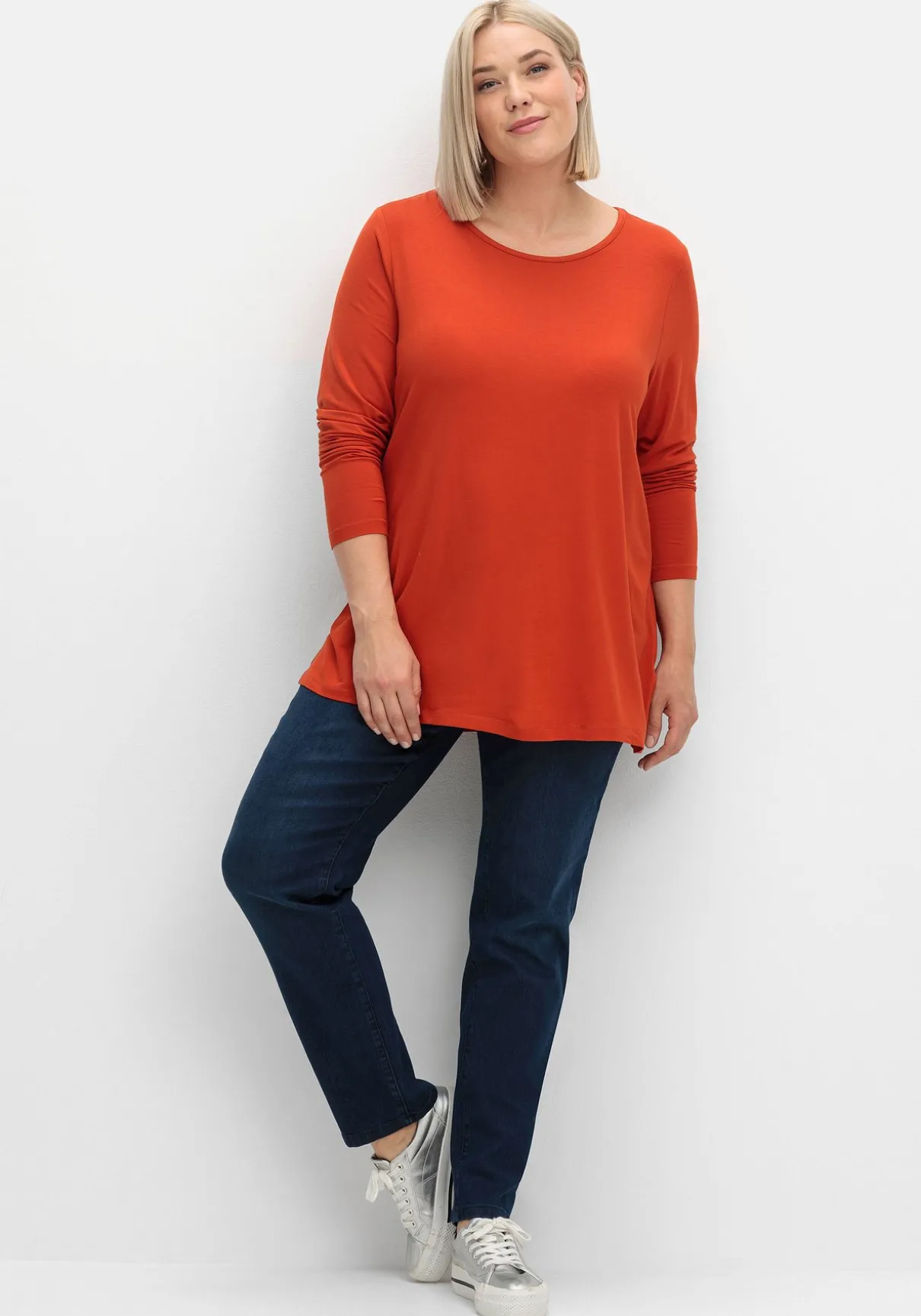 Schmale Jeans mit Glitzer-Zierband am Bund