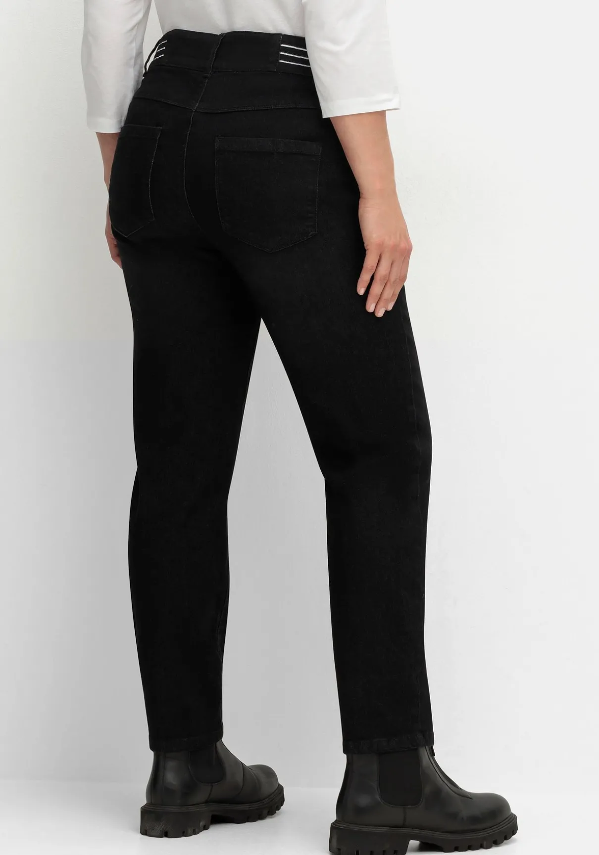 Schmale Jeans mit Glitzer-Zierband am Bund