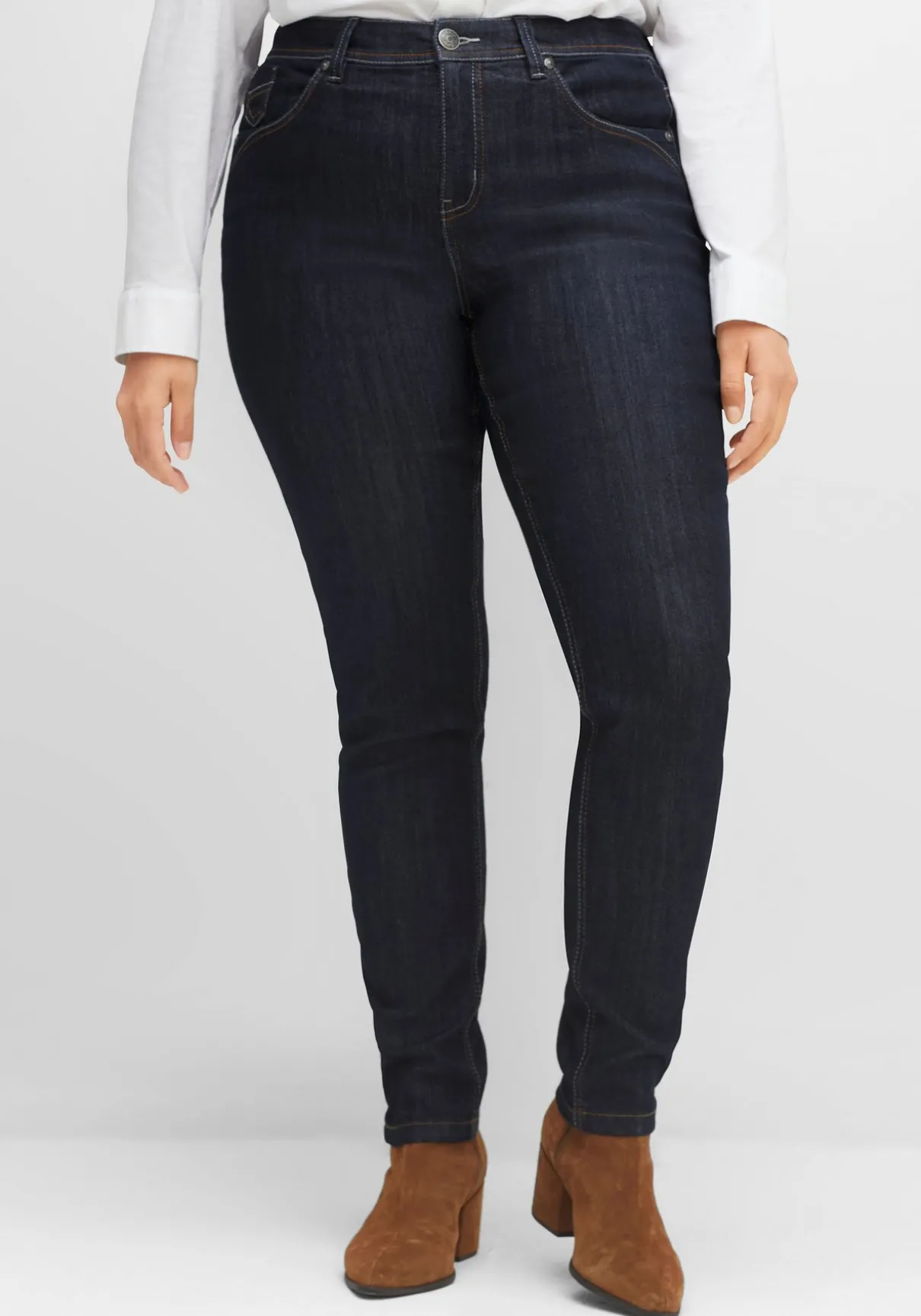 Schmale Jeans mit Kontrastnähten