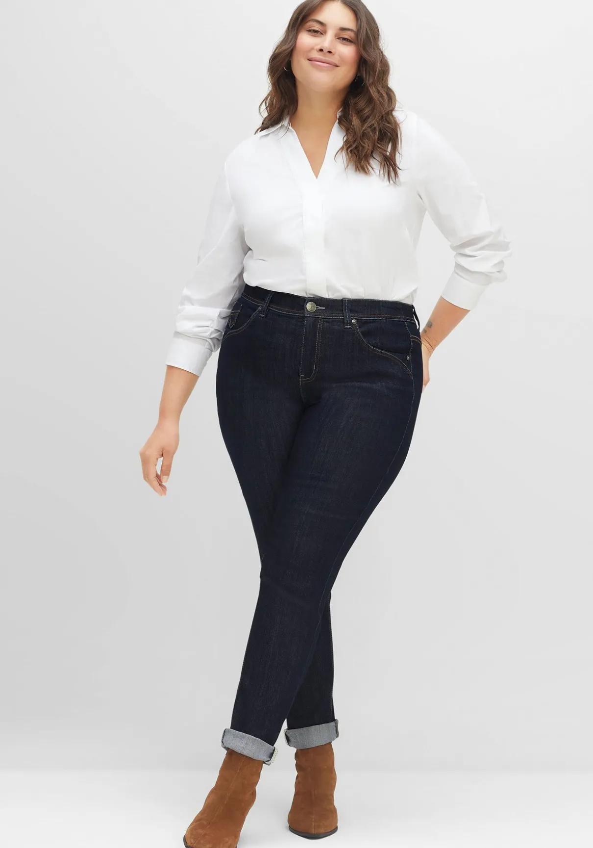 Schmale Jeans mit Kontrastnähten