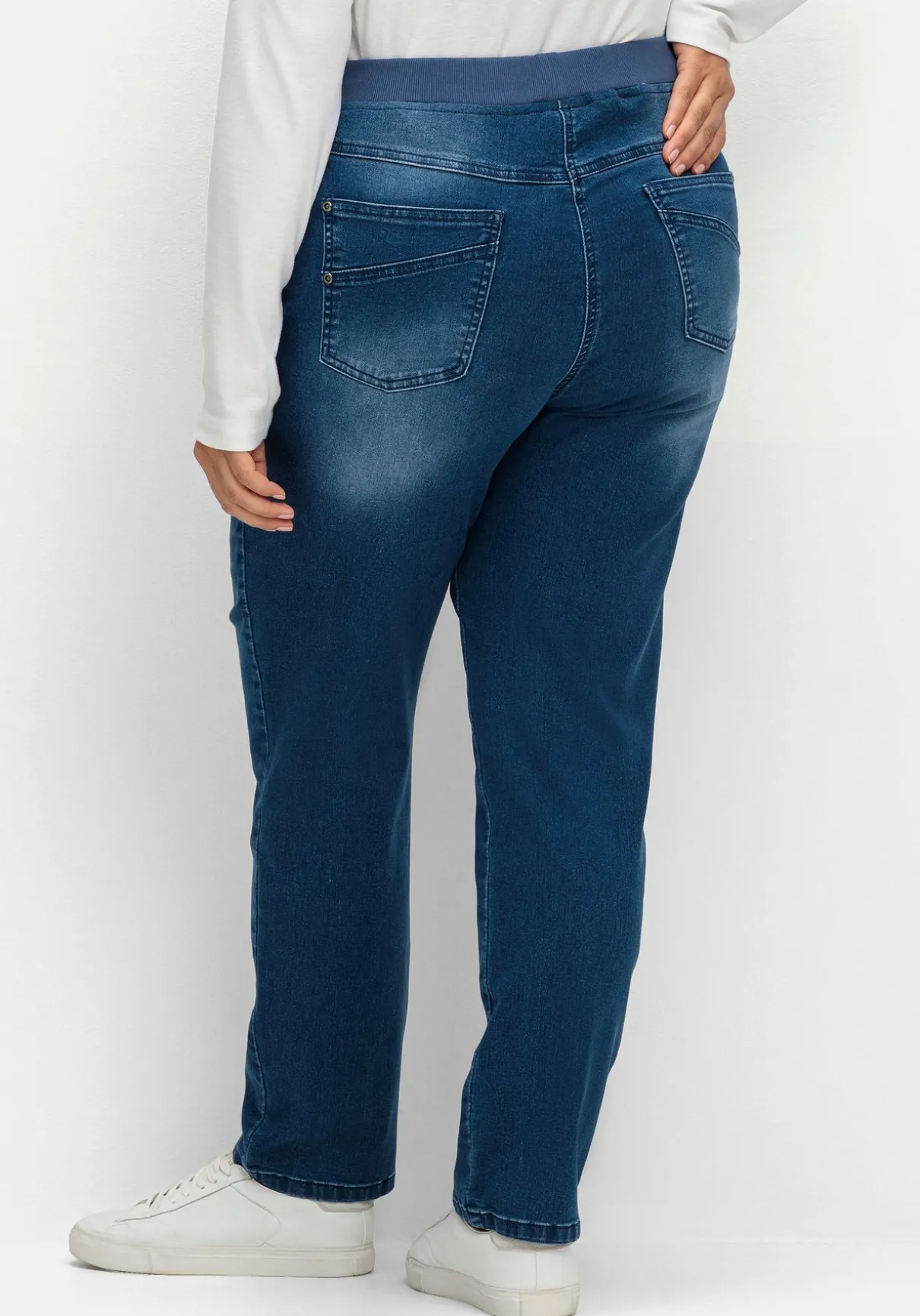 Schmale Jeans mit Rippstrick-Dehnbund