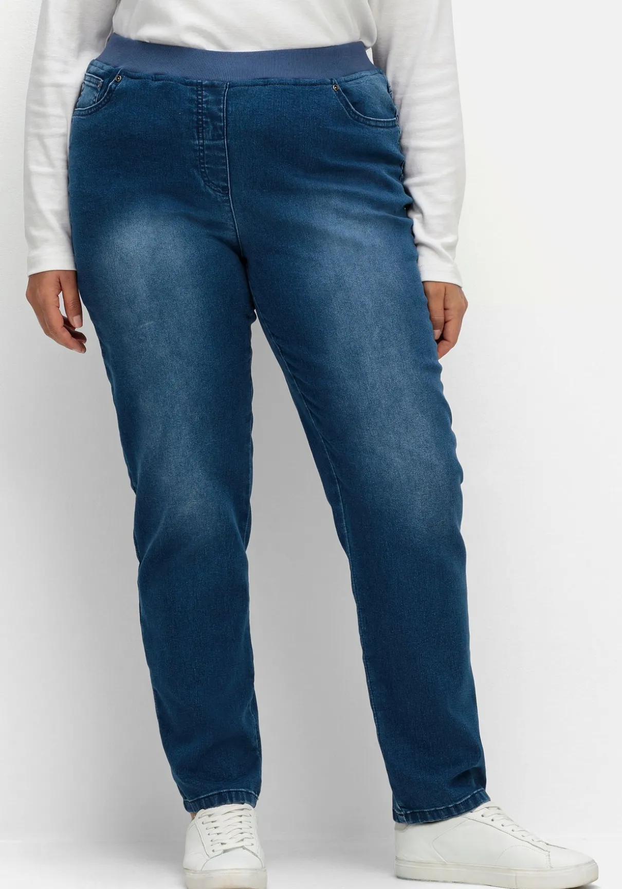 Schmale Jeans mit Rippstrick-Dehnbund