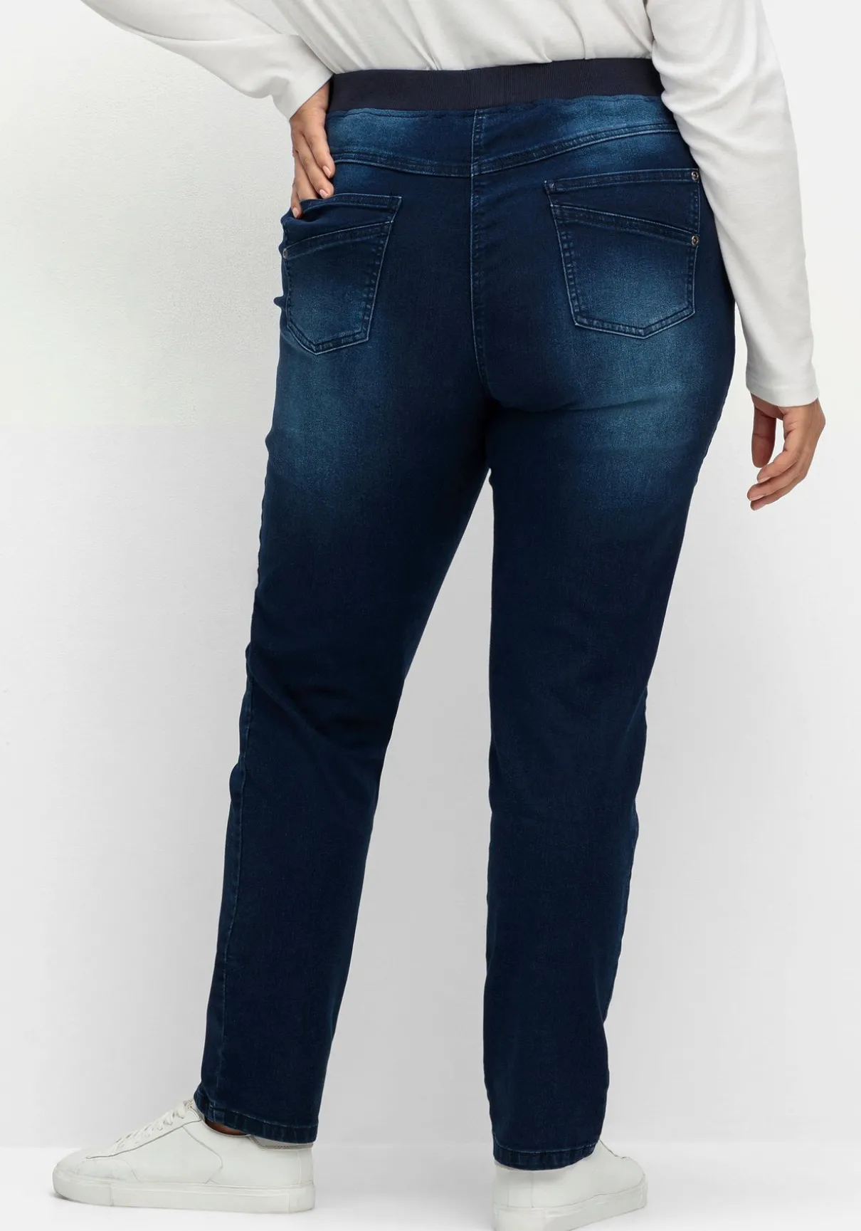 Schmale Jeans mit Rippstrick-Dehnbund