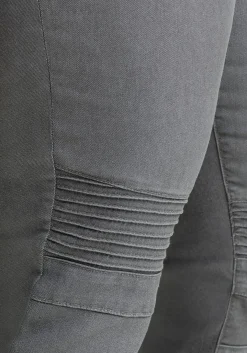 Schmale Jeans mit Ziernieten und Biesen