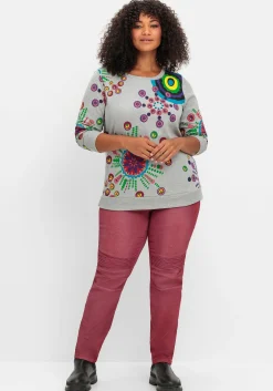 Schmale Jeans mit Ziernieten und Biesen