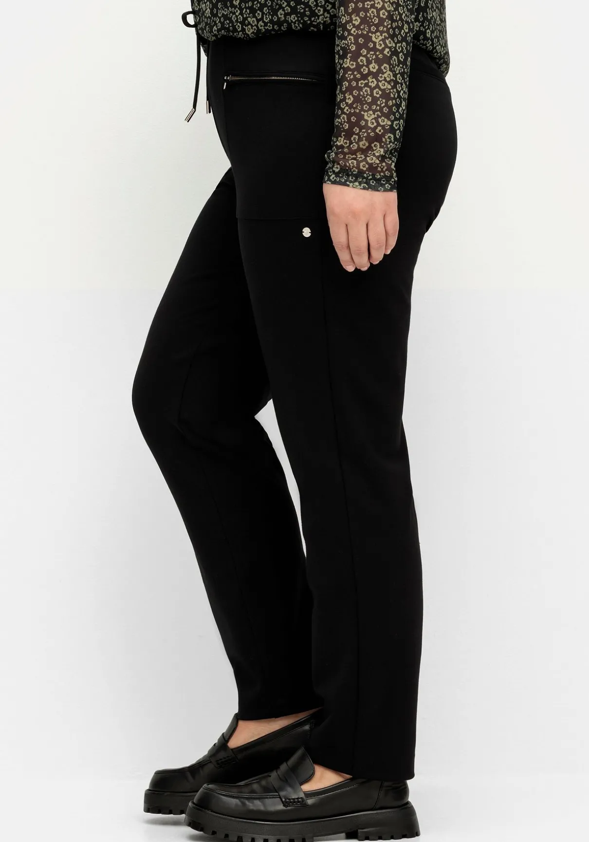 Schmale Joggpants im Cargostil, mit Komfortbund