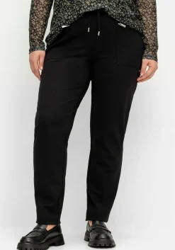 Schmale Joggpants im Cargostil, mit Komfortbund