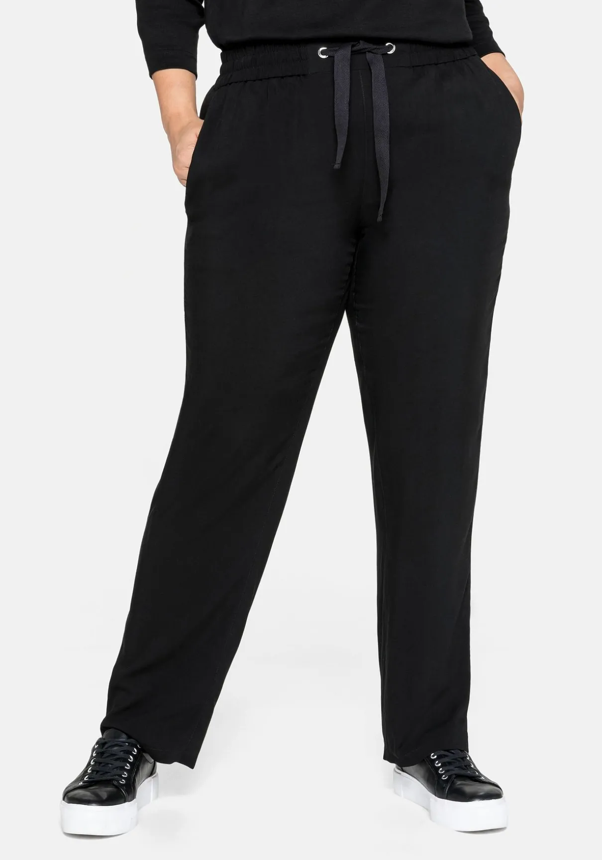 Schmale Joggpants mit Schlupfbund und Eingrifftaschen