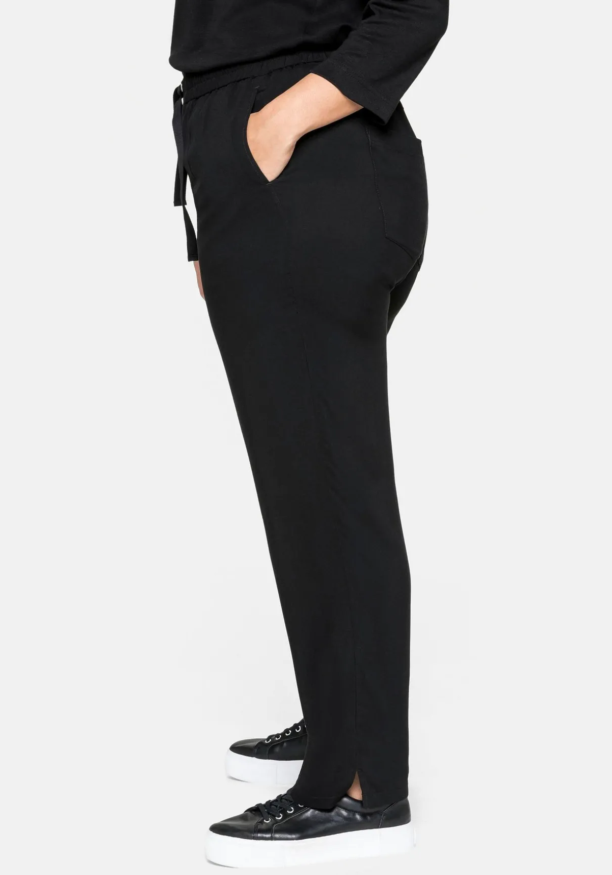 Schmale Joggpants mit Schlupfbund und Eingrifftaschen